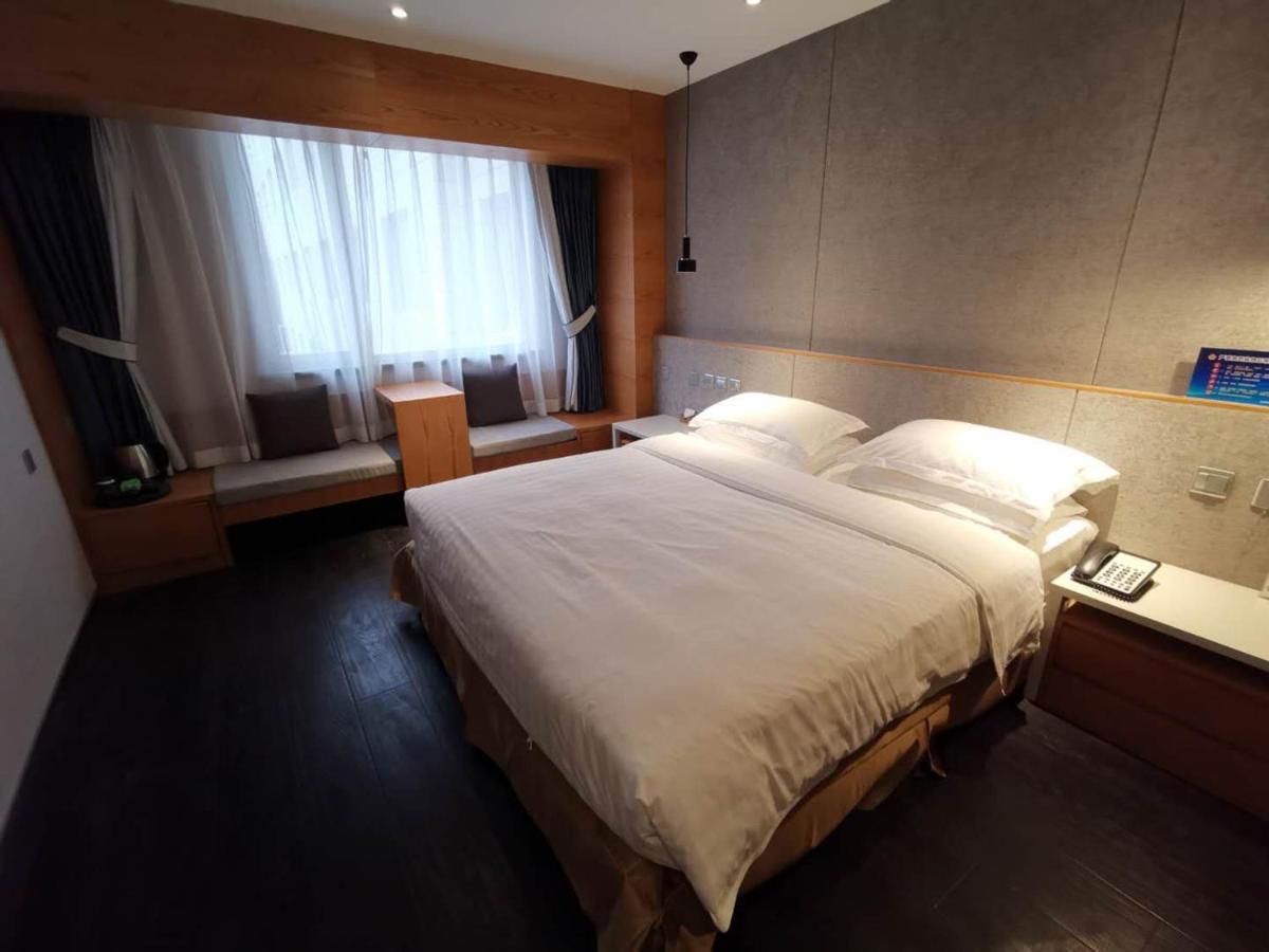 Dongjiaominxiang Hotel 4*