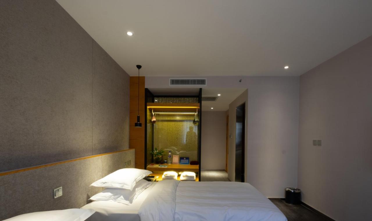 Dongjiaominxiang Khách sạn 4*