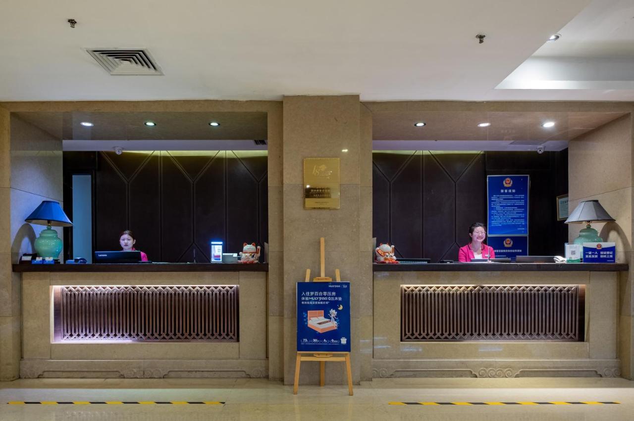 Khách sạn Dongjiaominxiang 4*